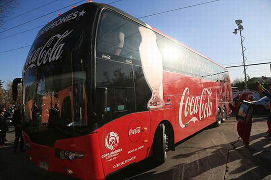 Yutong Bus ocupa el primer lugar en la industria en la exportación de autobuses a Chile, y cargó el equipo nacional de Chile regresando con la victoria