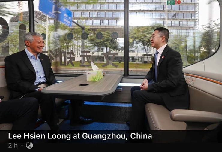 El Primer Ministro de Singapur, Lee Hsien Loong, prueba el autobús de conducción inteligente Xiaoyu de Yutong