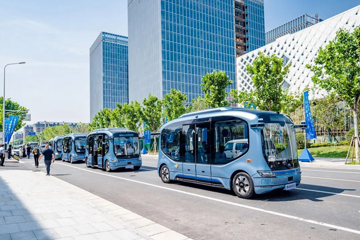 El Primer Ministro de Singapur, Lee Hsien Loong, prueba el autobús de conducción inteligente Xiaoyu de Yutong